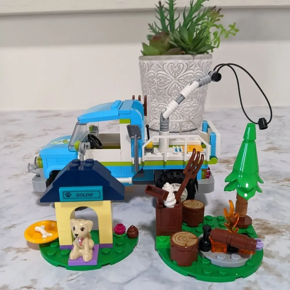 Lego Set Utility Truck, Goldie's house and Campfire Set Cozy Outdoorsy